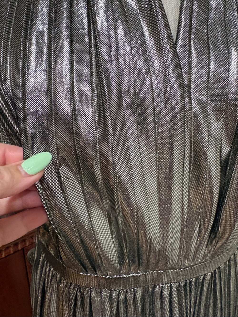 Vince Camuto Metallic  Pleated Halter Maxi gown Dress glam sparkle NWOT size 6 - Picture 3 of 13